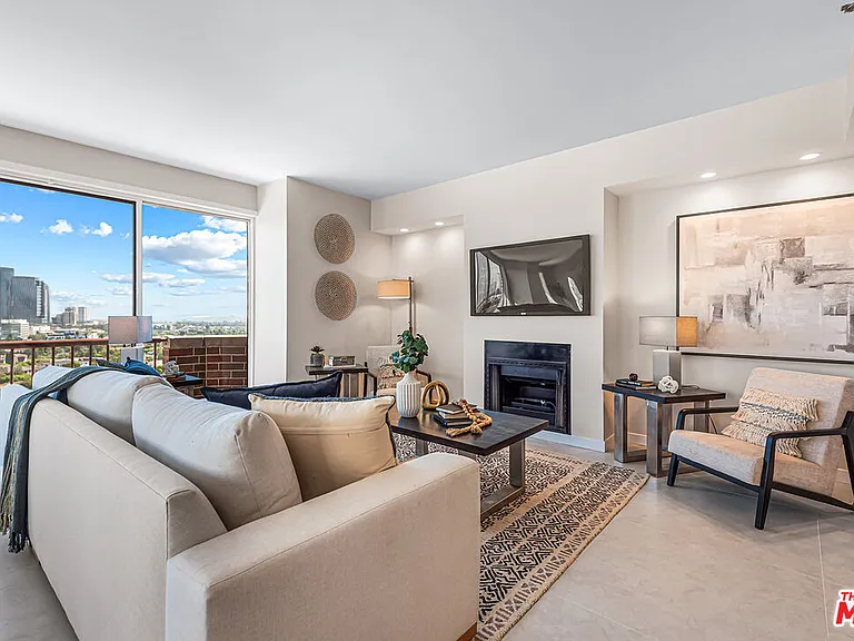 10550 Wilshire Blvd #1204 — Photo 3