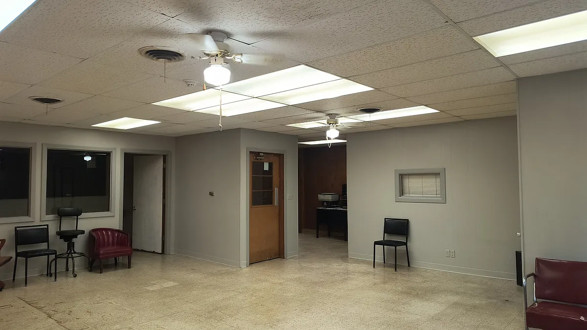 Building Photo - 210 S Walnut St #2