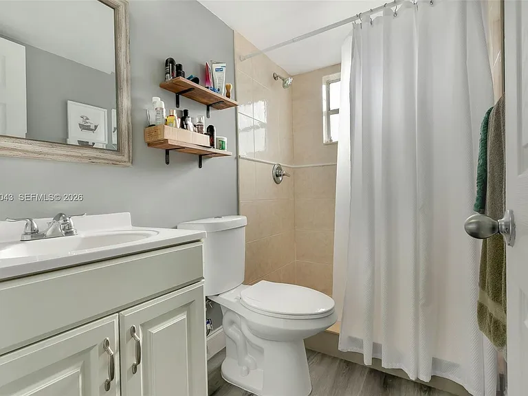 1001 NW 45th St #6 — Photo 20