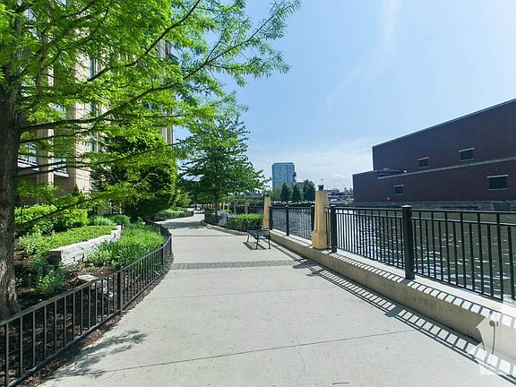 5th image of 700 N Larrabee St APT 1202