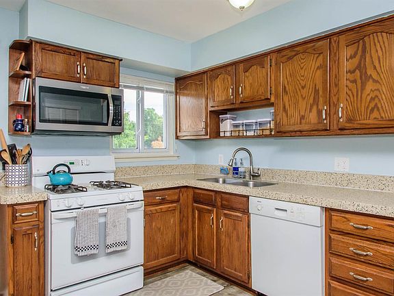 3rd image of 2991 Birch Hollow Dr