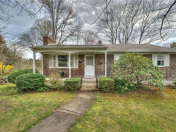 3rd image of 62 Pond St