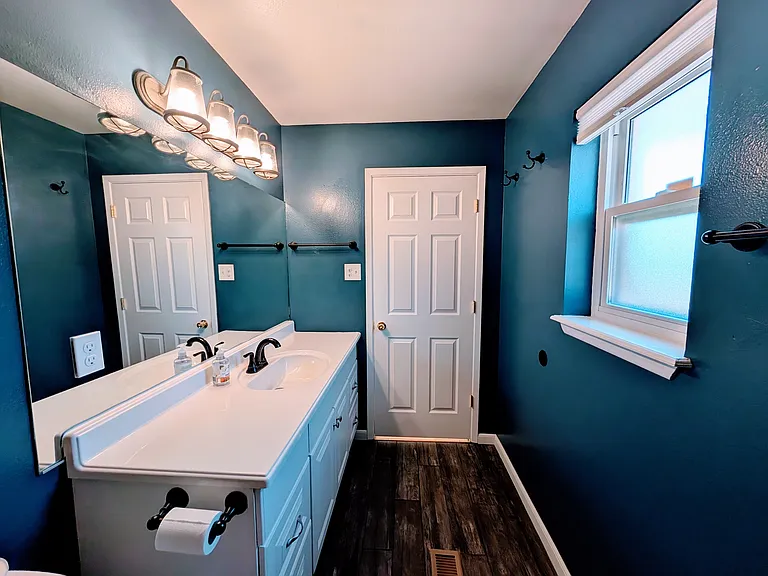 1404 Kit Carson Dr — Photo 9
