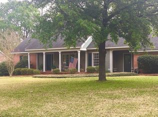 1 Belle Wood Dr, Hattiesburg, MS 39402