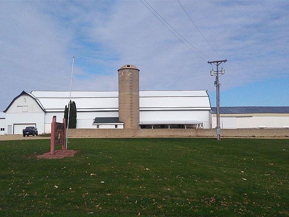 3rd image of 1628 County Road B