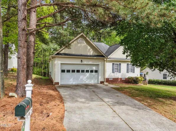 102 Ashton Ct, Clayton, NC 27520