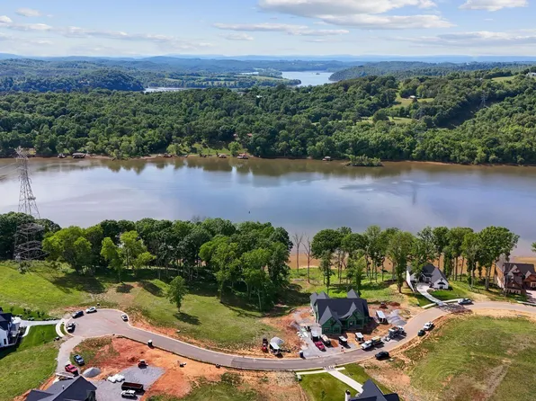 551 Firefly Dr, Loudon, TN 37774