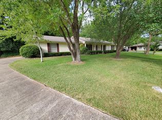303 Hunters Creek Dr, Lufkin, TX 75901
