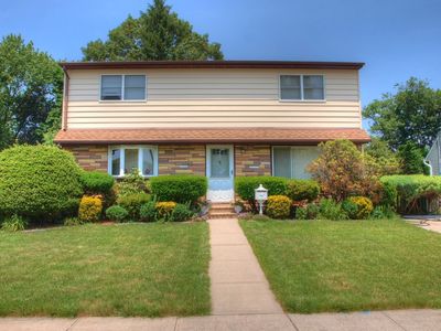 27 Harkin Ln, Hicksville, NY, 11801
