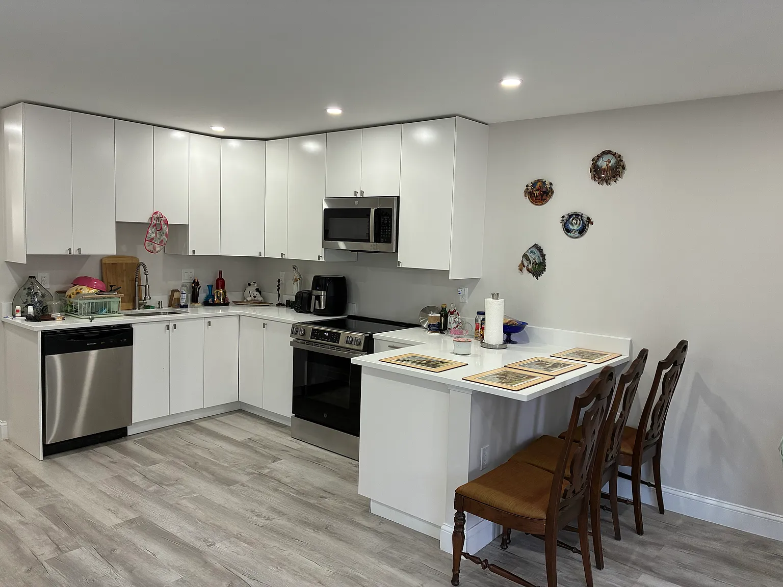 2 bed, 9999 sqft, $2,600 — Photo 2