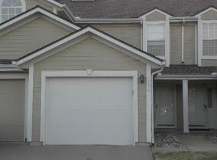 5784 NW Plantation Dr, Lees Summit, MO 64064