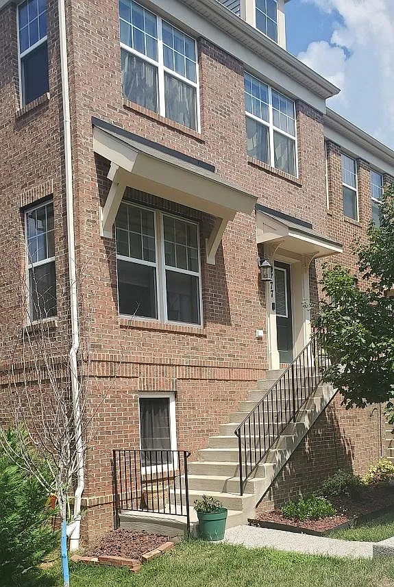 3 bed, 2.5 bath, 1990 sqft, $3,100 — Photo 1