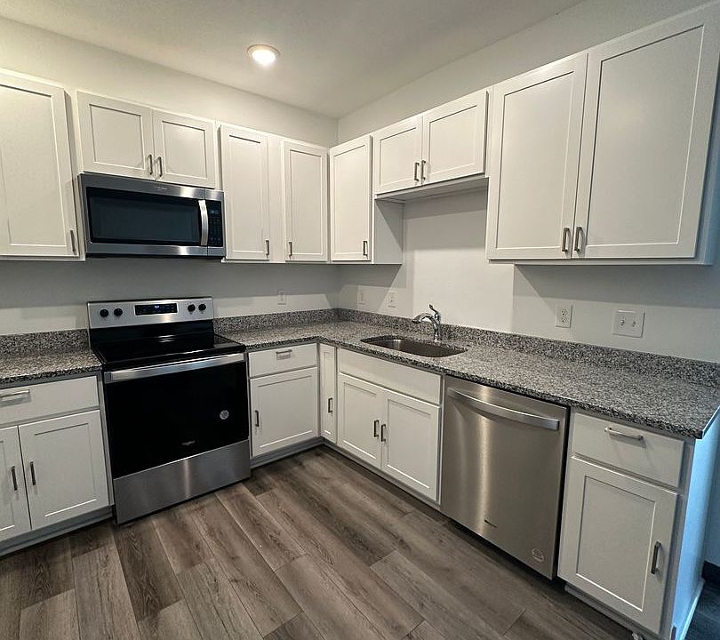 1st image of 1922 Wilson Ave #301