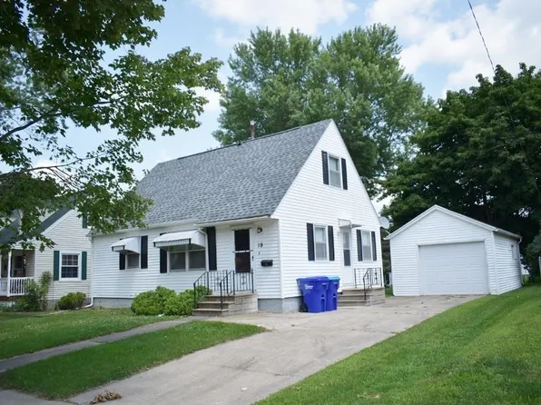 19 8th Ave SE, Oelwein, IA 50662