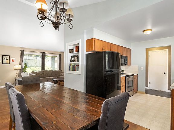 5th image of 1009 W Woodway Ave