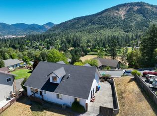 1559 Panoramic Loop, Grants Pass, OR 97527