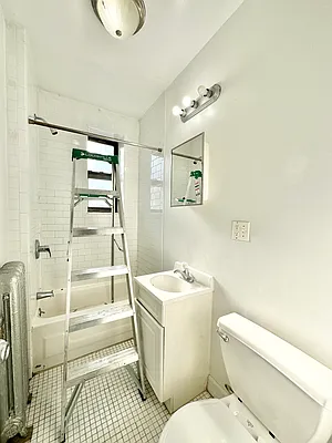 Rented by Bohemia Realty Group | media 7