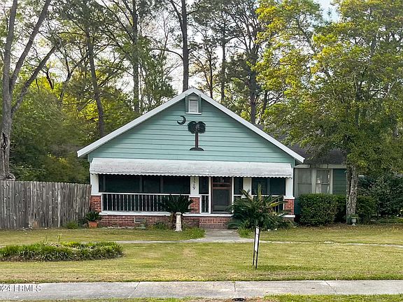 3rd image of 329 Main Street