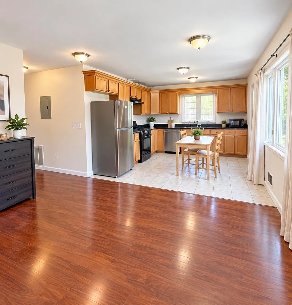 3 bed, 2.0 bath, $3,200 — Photo 2