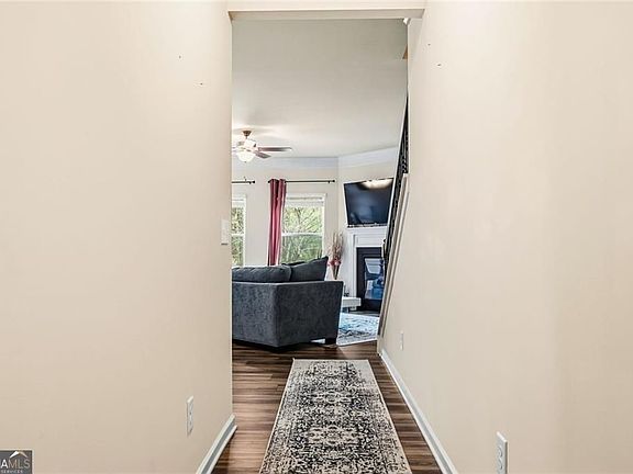 3rd image of 521 Crescent Woode Dr