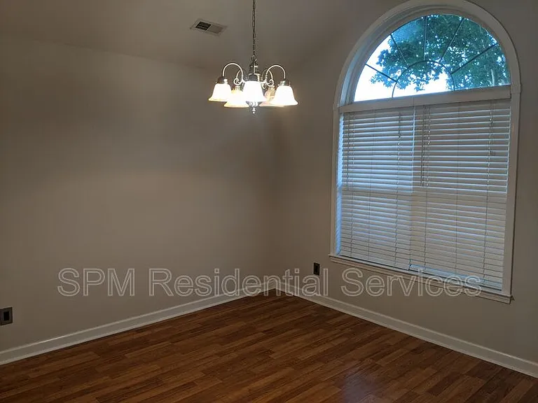 514 Foxwood Ln — Photo 7