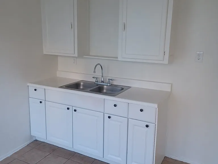 2639 E 55th St #5 — Photo 8