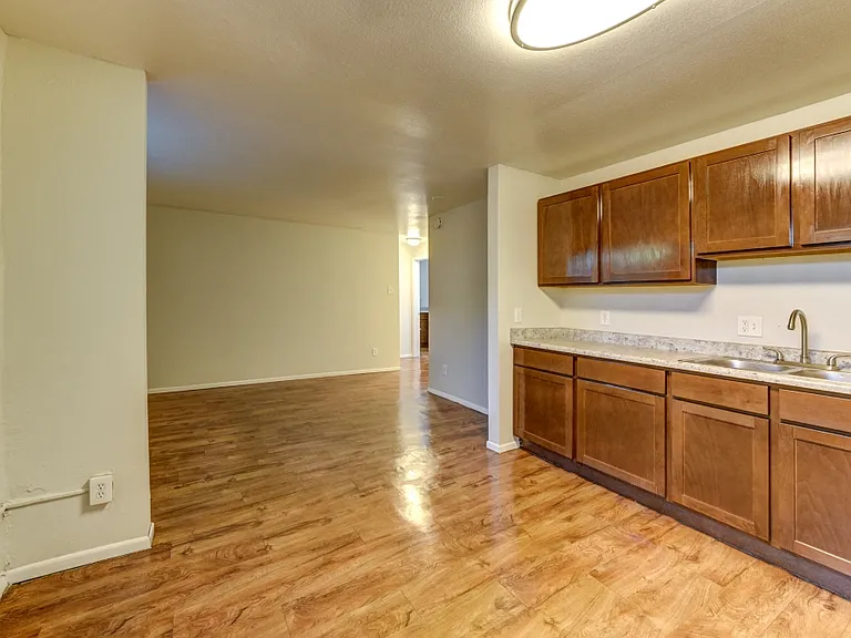 Red Brick Apartments — Photo 24