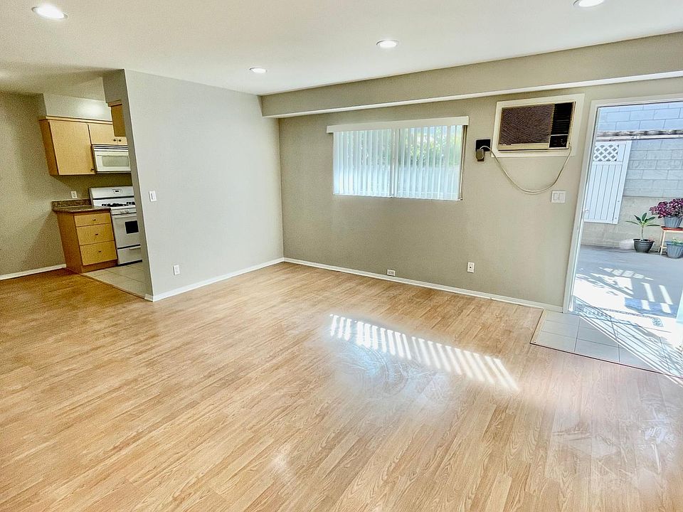 1st image of 212 S Jackson St APT 3