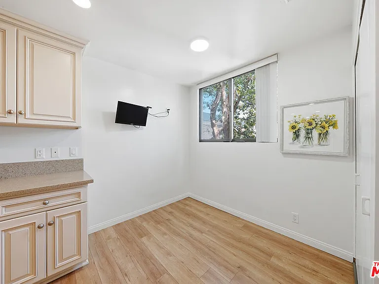 141 S Linden Dr #206 — Photo 43