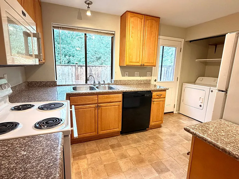 American Lake Townhomes — Photo 26