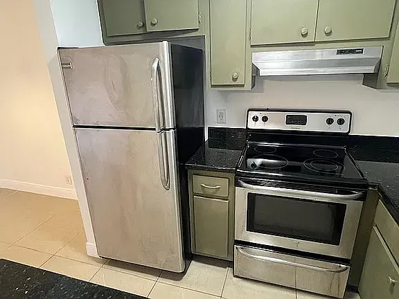 1549 NE 26th Dr #5 — Photo 3