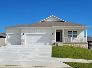 335 N 10th Ave, Springfield, NE 68059