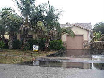 1st image of 1907 SW 83rd Ave
