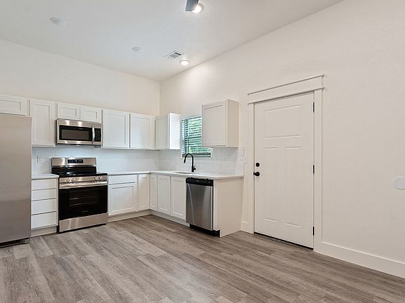 5th image of 283 E 12th St