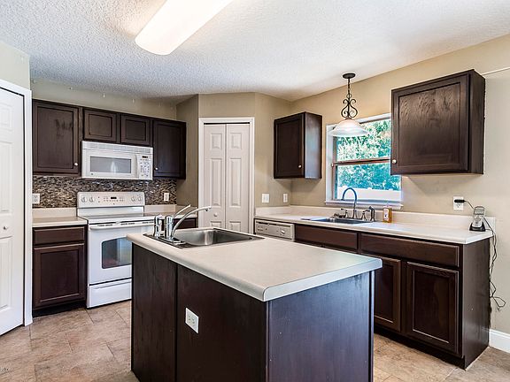 4th image of 2635 Bluewave Dr