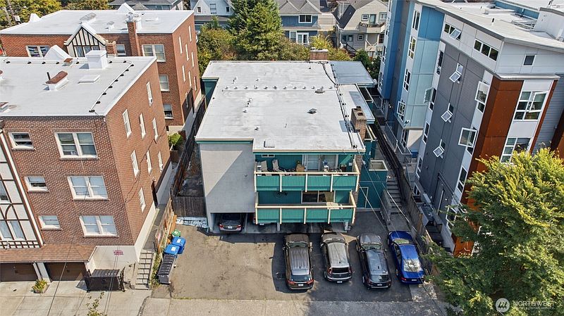2nd image of 426 11th Avenue E