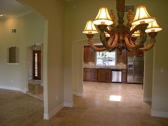 dining room to Kitchen