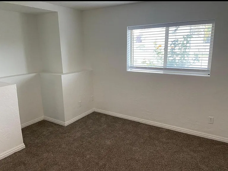 8919 S 1070 W — Photo 7