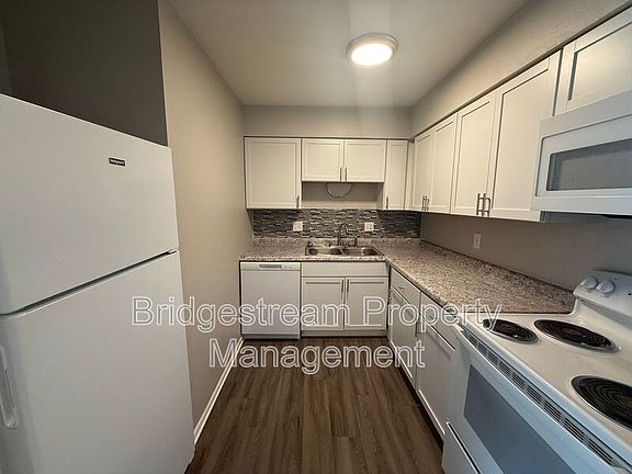 5th image of 75 N Gebhart Church Rd Unit B