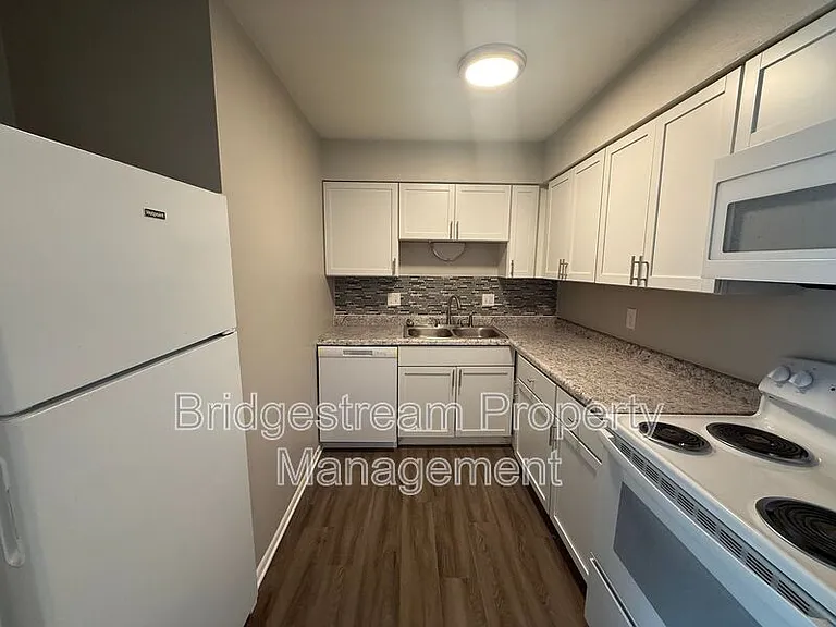 75 N Gebhart Church Rd #B — Photo 5