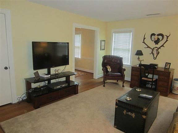 3rd image of 441 Queensway Dr APT 4