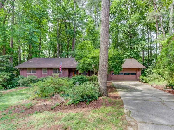 597 Beth Ct SW, Lilburn, GA 30047