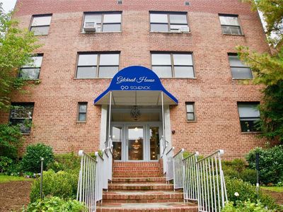 90 Schenck Ave #3M, Great Neck, NY, 11021