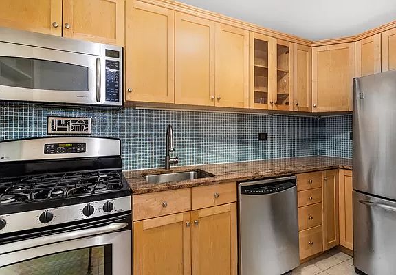4th image of 372 5th Ave APT 8F
