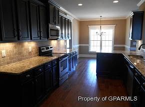 3rd image of 817 Megan Dr
