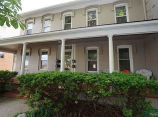 2708 Riverside Dr, Trenton, MI 48183