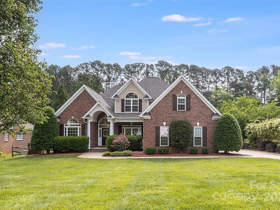 1st image of 121 Henry Ln