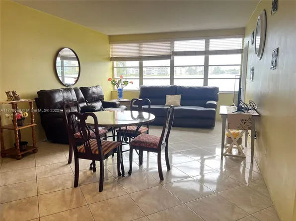 18555 NE 14th Ave APT 516, Miami, FL 33179