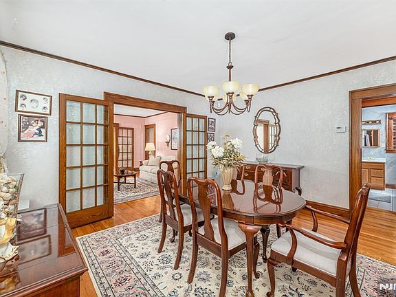 4th image of 240 Orient Way