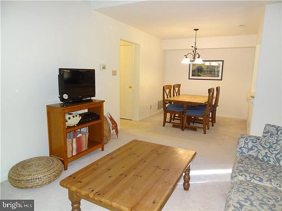4th image of 1204B Yarmouth Ln